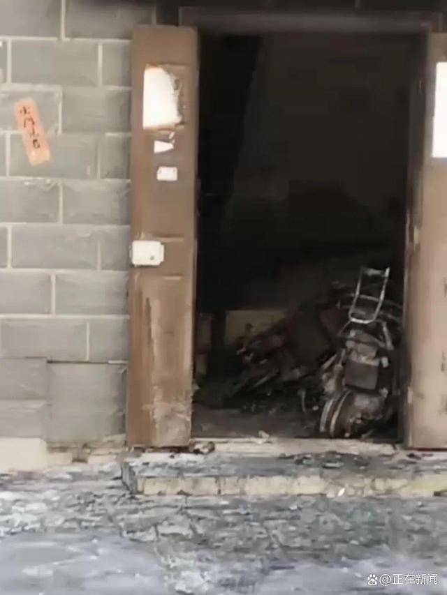 母女因单元楼起火死亡，幸存家属：烟太呛难以逃生