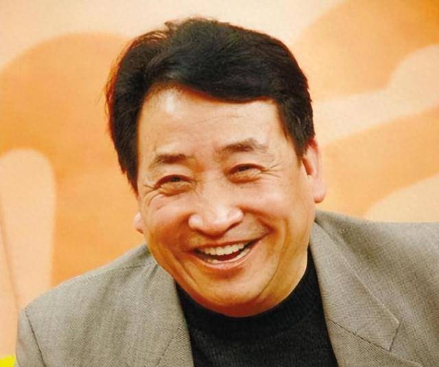74岁姜昆的痛：养子的回报让他感动，可他却愧对大龄单身的女儿