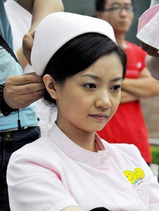 74岁姜昆的痛：养子的回报让他感动，可他却愧对大龄单身的女儿