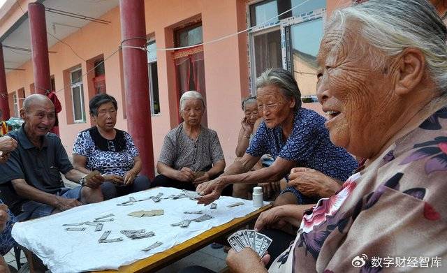 正式确认！2025年养老金将迎来双增长，企业职工和农民涨多少？