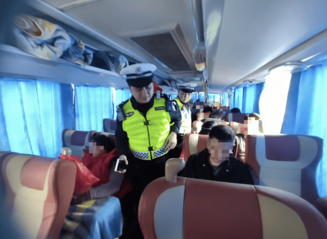 一路飘红！大批深圳人堵在回乡路上，有人6小时没出广东！网友急了……