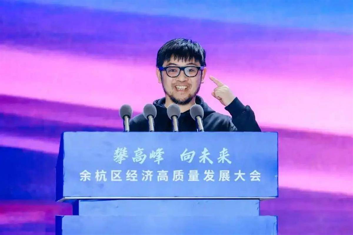 “发言稿在眼镜里”，杭州工程师用戒指操控AR眼镜火了，可有效解决演讲者忘词问题