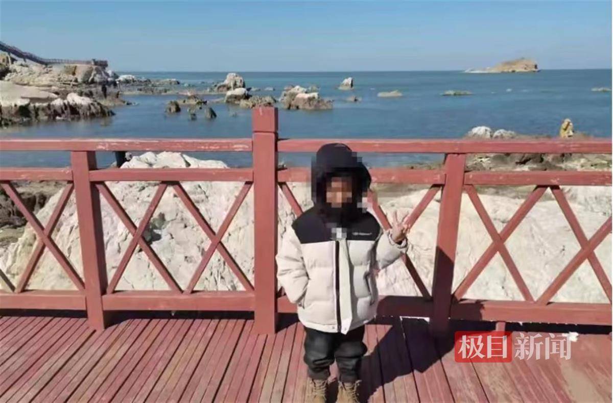 威海5岁男童被殴致死案今日开庭，父亲：明天就是儿子忌日，梦里他一直喊爸爸