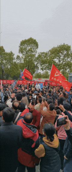 就在刚刚！武汉万人现场沸腾！知名男演员昨晚也悄悄现身