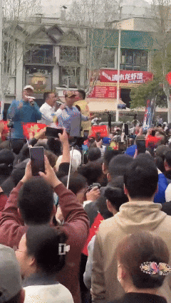就在刚刚！武汉万人现场沸腾！知名男演员昨晚也悄悄现身
