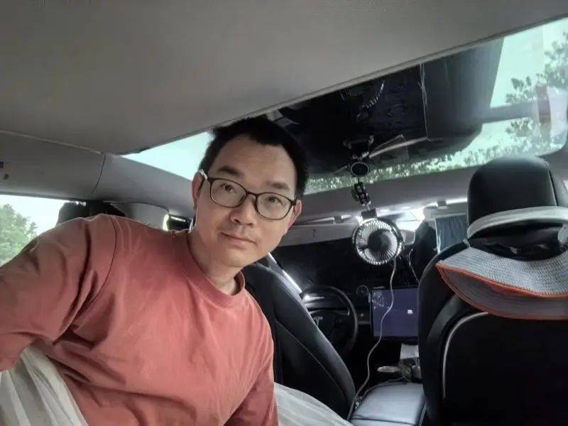 深圳一程序员睡在车里3年多不租房，为省钱？当事人回应网友质疑