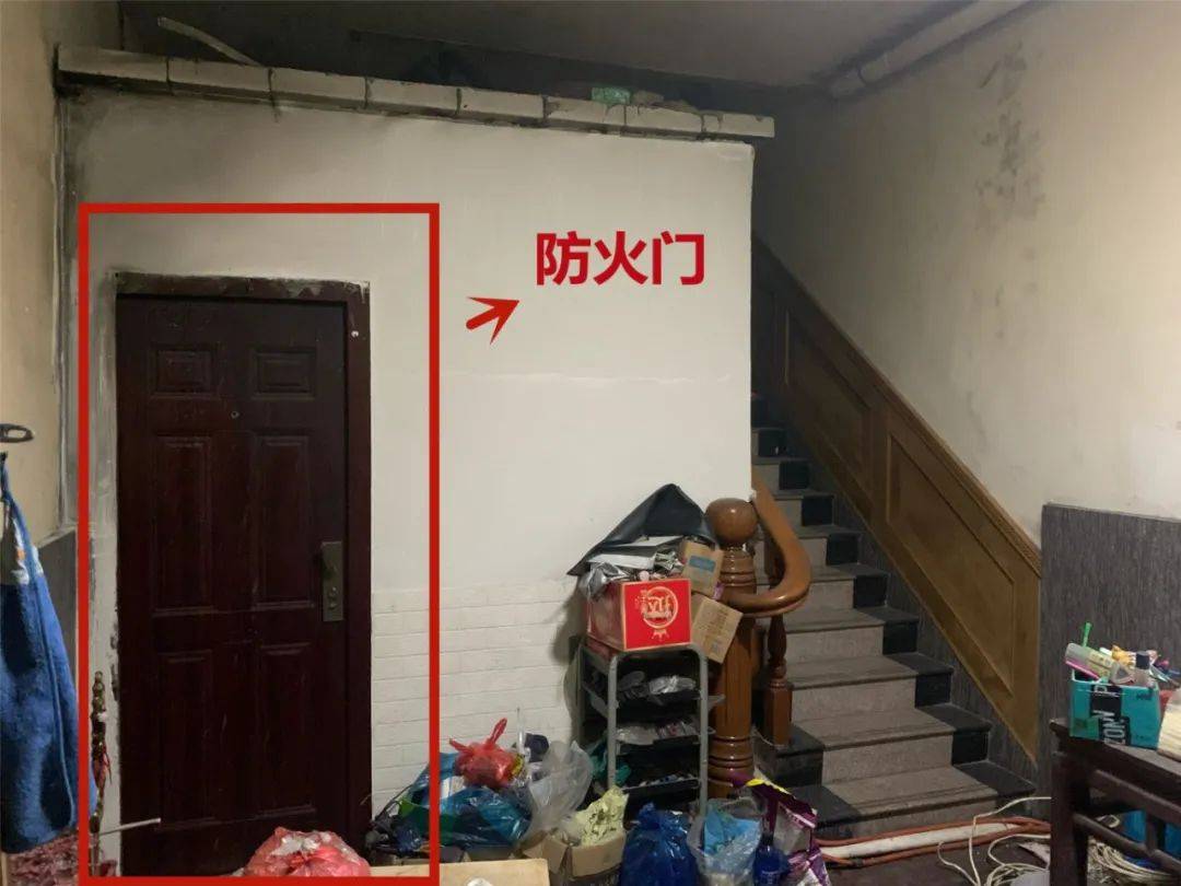 凌晨，八年未拔的监控突然“火”了！